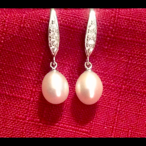Beautiful AAA Freshwater Pearl Earrings - Picture 2 of 3